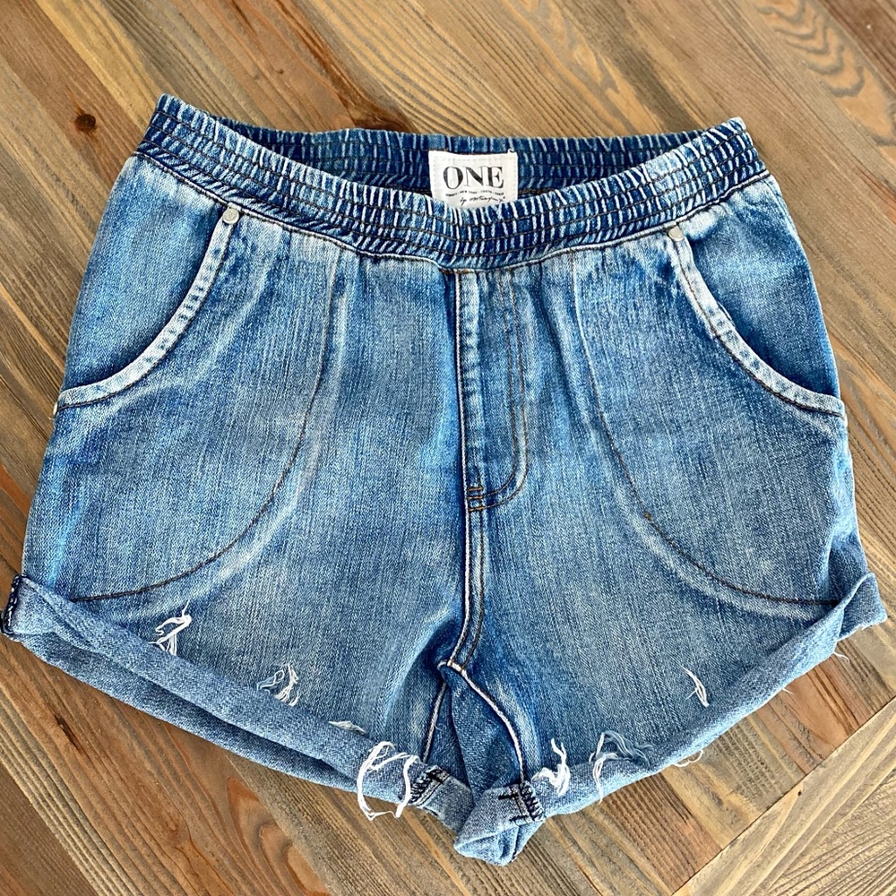 One Teaspoon Light Wash Denim Rolled Hem Jean Shorts - Picture 7 of 14